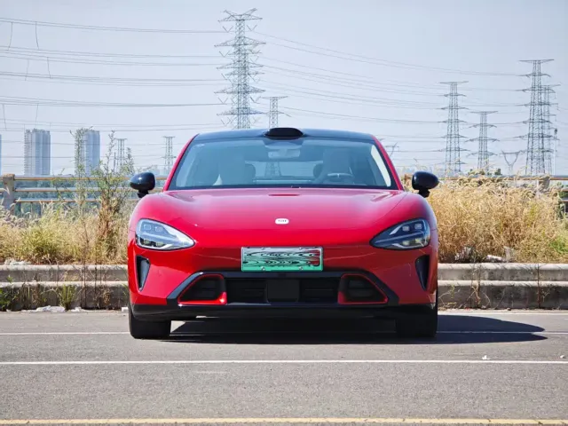 Xiaomi SU7 — Фото автомобиля 2