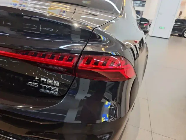 Audi A7L — Фото автомобиля 7