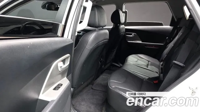 Kia Niro Niro Plus Earth — Фото автомобиля 11