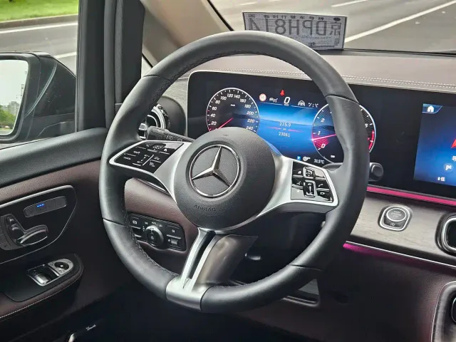 Mercedes-Benz V-Class — Фото автомобиля 12