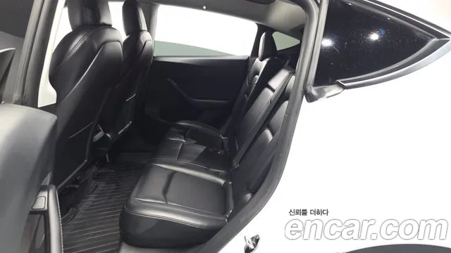 Tesla Model Y — Фото автомобиля 16