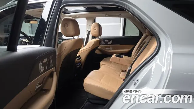 Mercedes-Benz GLE-Class — Фото автомобиля 12