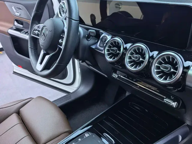Mercedes-Benz GLB-Class — Фото автомобиля 13