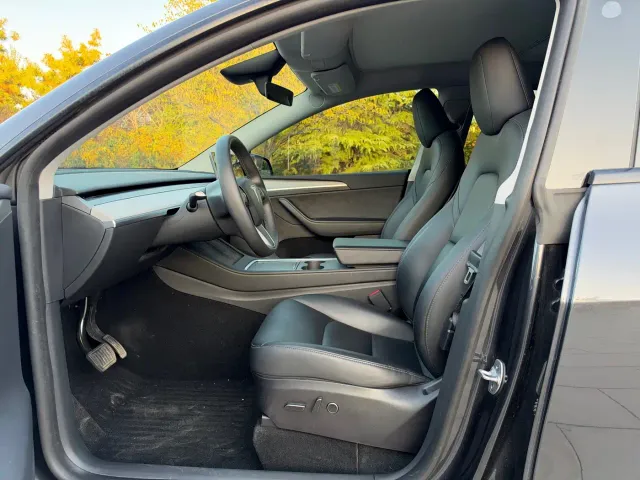 Tesla Model Y — Фото автомобиля 9