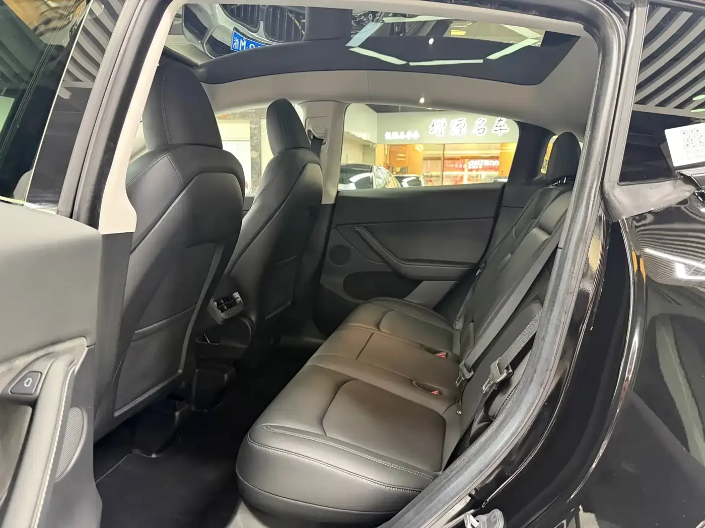 Tesla Model Y 2022 Rear-Wheel Drive Version — Фото автомобиля 12