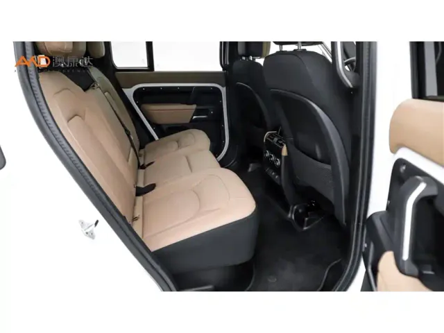 Land Rover Defender — Фото автомобиля 8