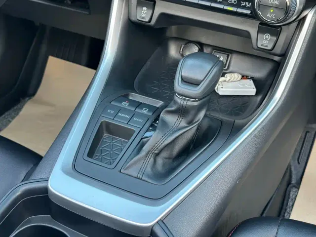 Toyota RAV4 — Фото автомобиля 11