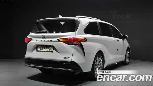 Toyota Sienna — Фото автомобиля 2