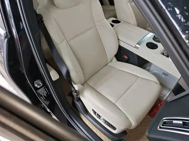 Li Auto L8 — Фото автомобиля 24