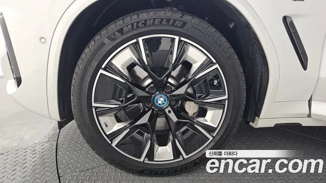 BMW iX3 — Фото автомобиля 5