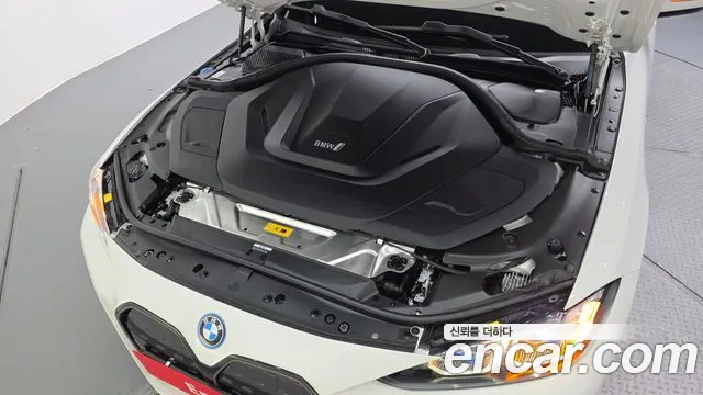 BMW i4 — Фото автомобиля 9