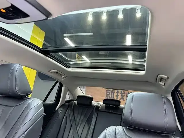 Hongqi H5 — Фото автомобиля 11