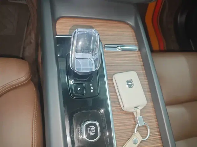 Volvo XC60 — Фото автомобиля 13