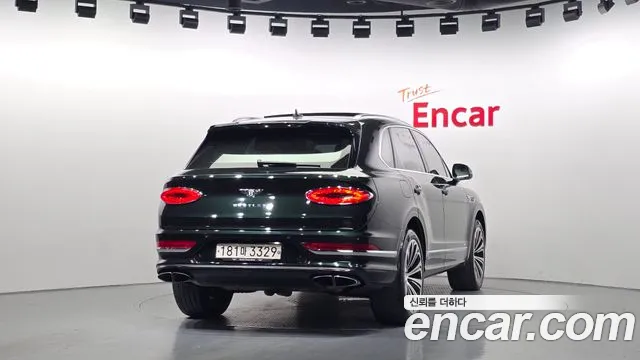 Bentley Bentayga Bentayga 4.0 V8 Azure — Фото автомобиля 4