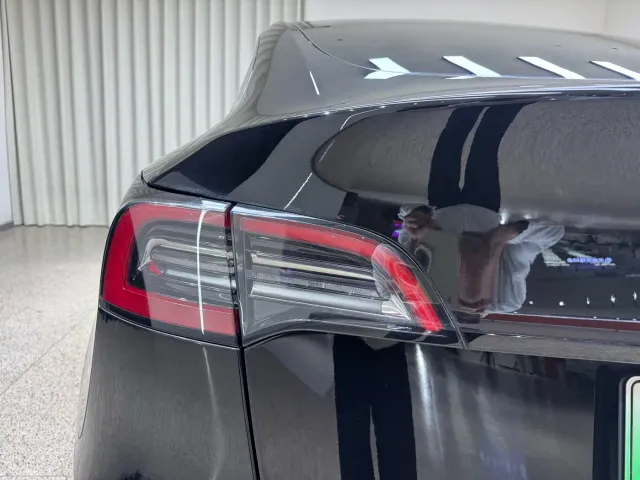 Tesla Model Y — Фото автомобиля 27