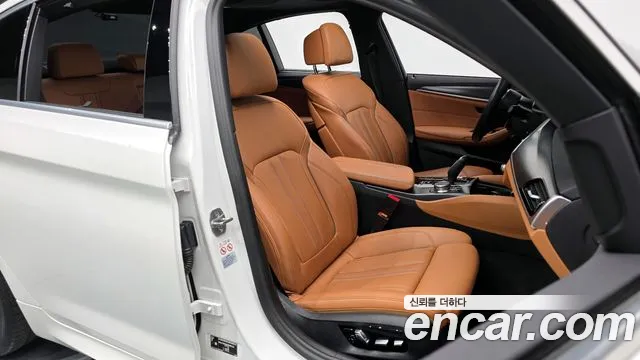 BMW 5-Series — Фото автомобиля 10