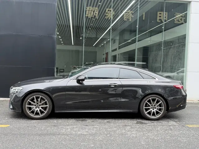 Mercedes-Benz E-Class — Фото автомобиля 4