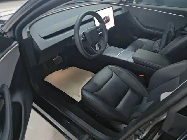 Tesla Model 3 — Фото автомобиля 14