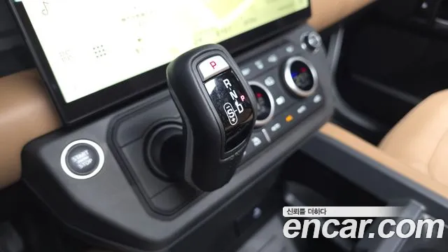 Land Rover Defender — Фото автомобиля 9