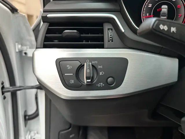 Audi A4L — Фото автомобиля 13