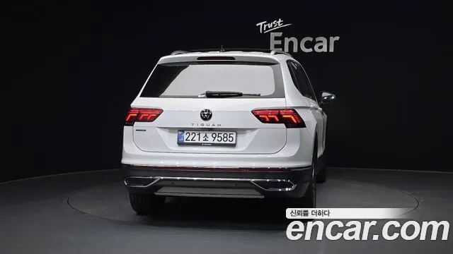 Volkswagen Tiguan — Фото автомобиля 4