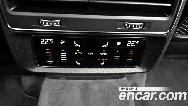 Audi Q8 55 TFSI quattro Premium — Фото автомобиля 17
