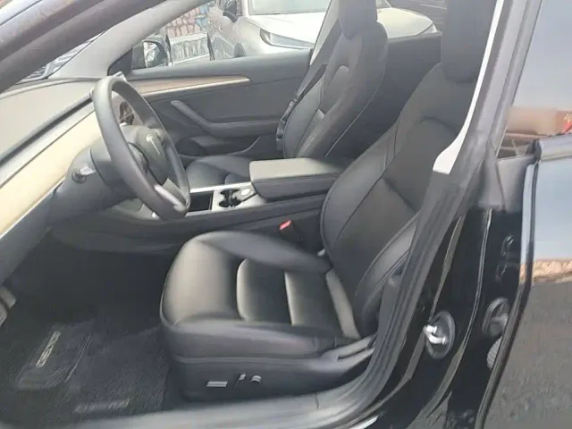 Tesla Model 3 — Фото автомобиля 14