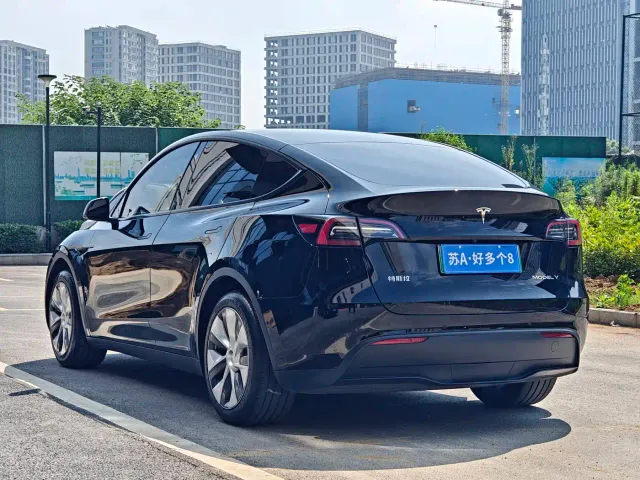Tesla Model Y — Фото автомобиля 6
