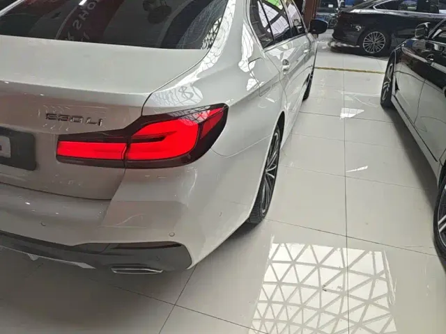 BMW 5 Series — Фото автомобиля 7