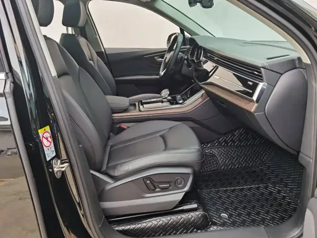 Audi Audi Q7 2023 45 TFSI quattro S line Sport — Фото автомобиля 21