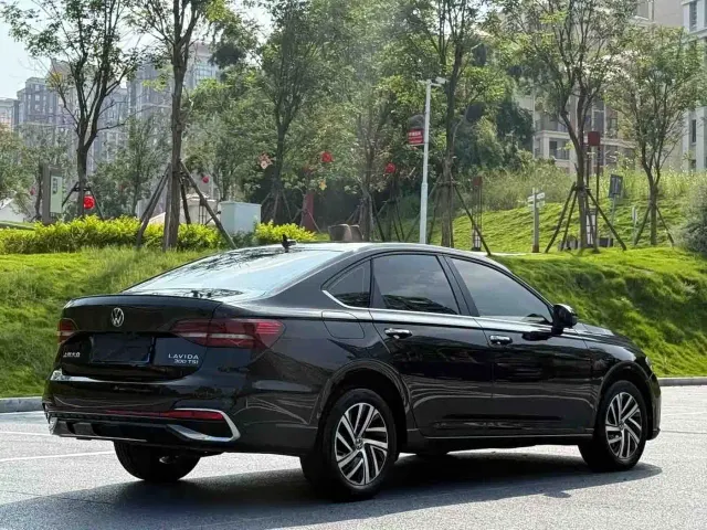 Volkswagen Lavida — Фото автомобиля 4