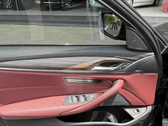 BMW 5 Series — Фото автомобиля 9