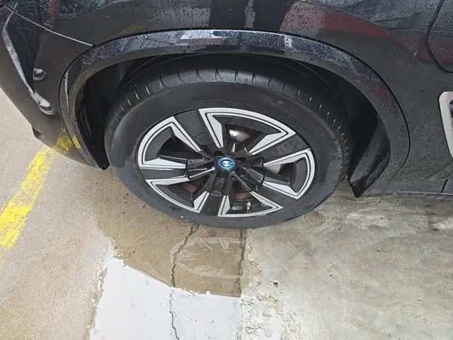 BMW iX3 — Фото автомобиля 22