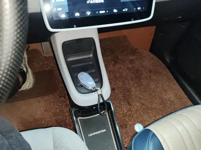 Leapmotor T03 — Фото автомобиля 13