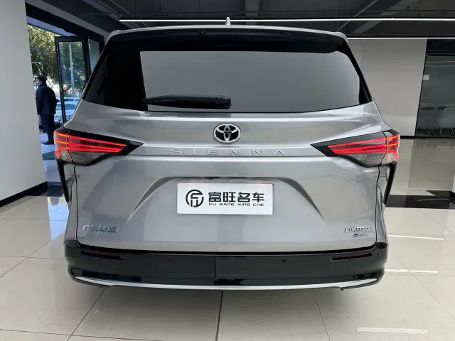Toyota Sienna — Фото автомобиля 8