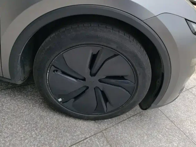 Tesla Model Y — Фото автомобиля 6