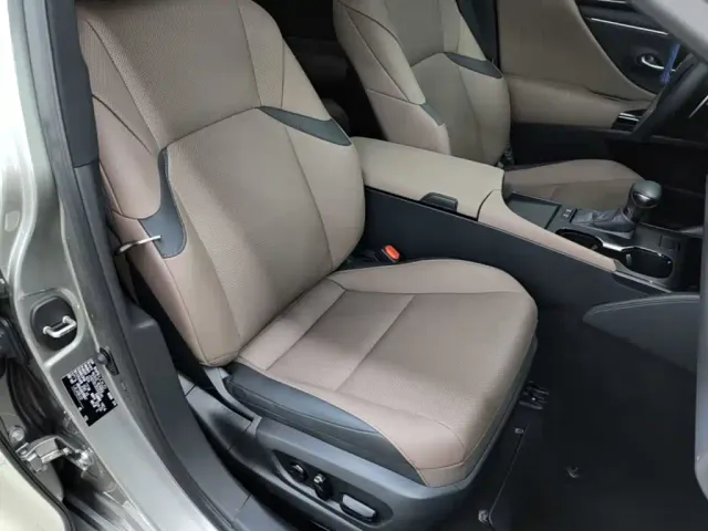 Lexus ES — Фото автомобиля 24