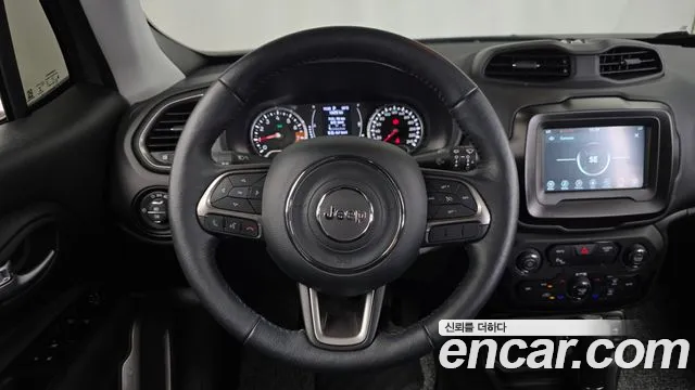 Jeep Renegade — Фото автомобиля 14