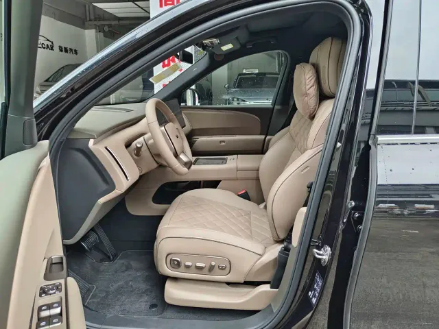 Li Auto L8 — Фото автомобиля 4
