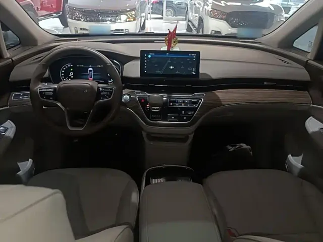 Roewe iMAX8 — Фото автомобиля 9