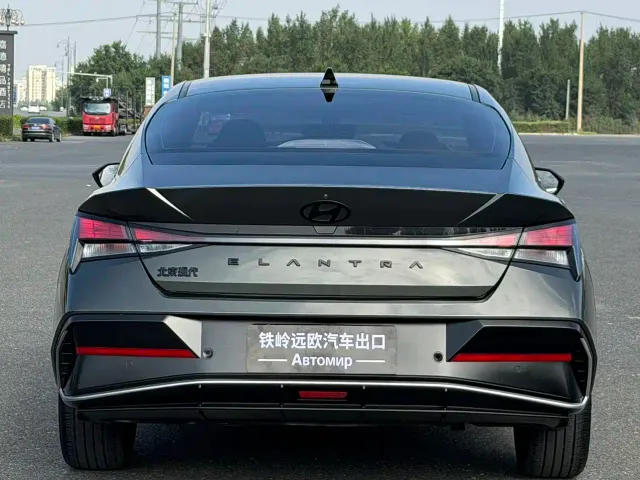 Hyundai Elantra — Фото автомобиля 5
