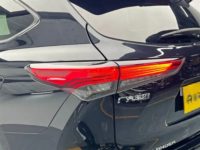 Toyota Highlander — Фото автомобиля 12