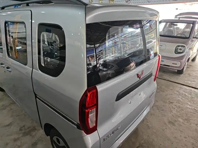 Wuling Zhiguang NEV — Фото автомобиля 4