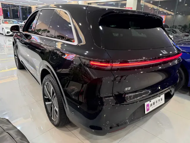 Li Auto L6 — Фото автомобиля 6