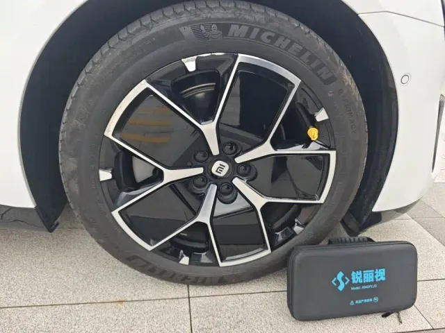 Xiaomi SU7 — Фото автомобиля 8