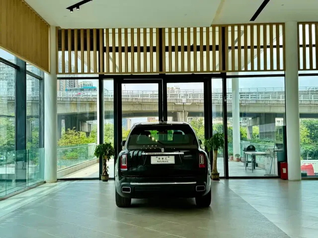 Rolls-Royce Cullinan — Фото автомобиля 4