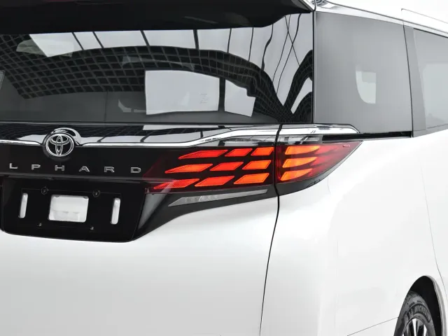 Toyota Alphard — Фото автомобиля 29