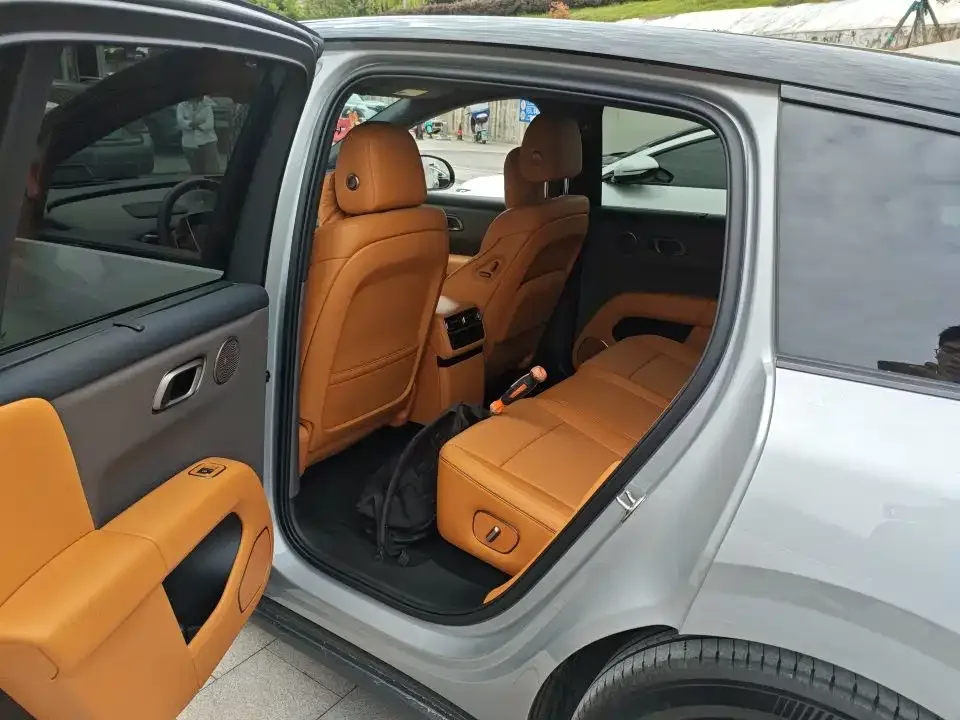 Li Auto Li Auto i6 2025 2WD Base Model — Фото автомобиля 4