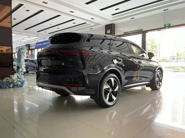 BYD Tang — Фото автомобиля 7