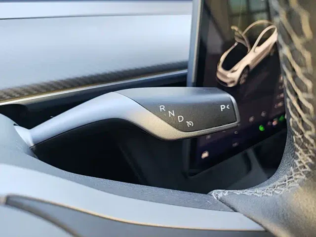 Tesla Model Y — Фото автомобиля 13